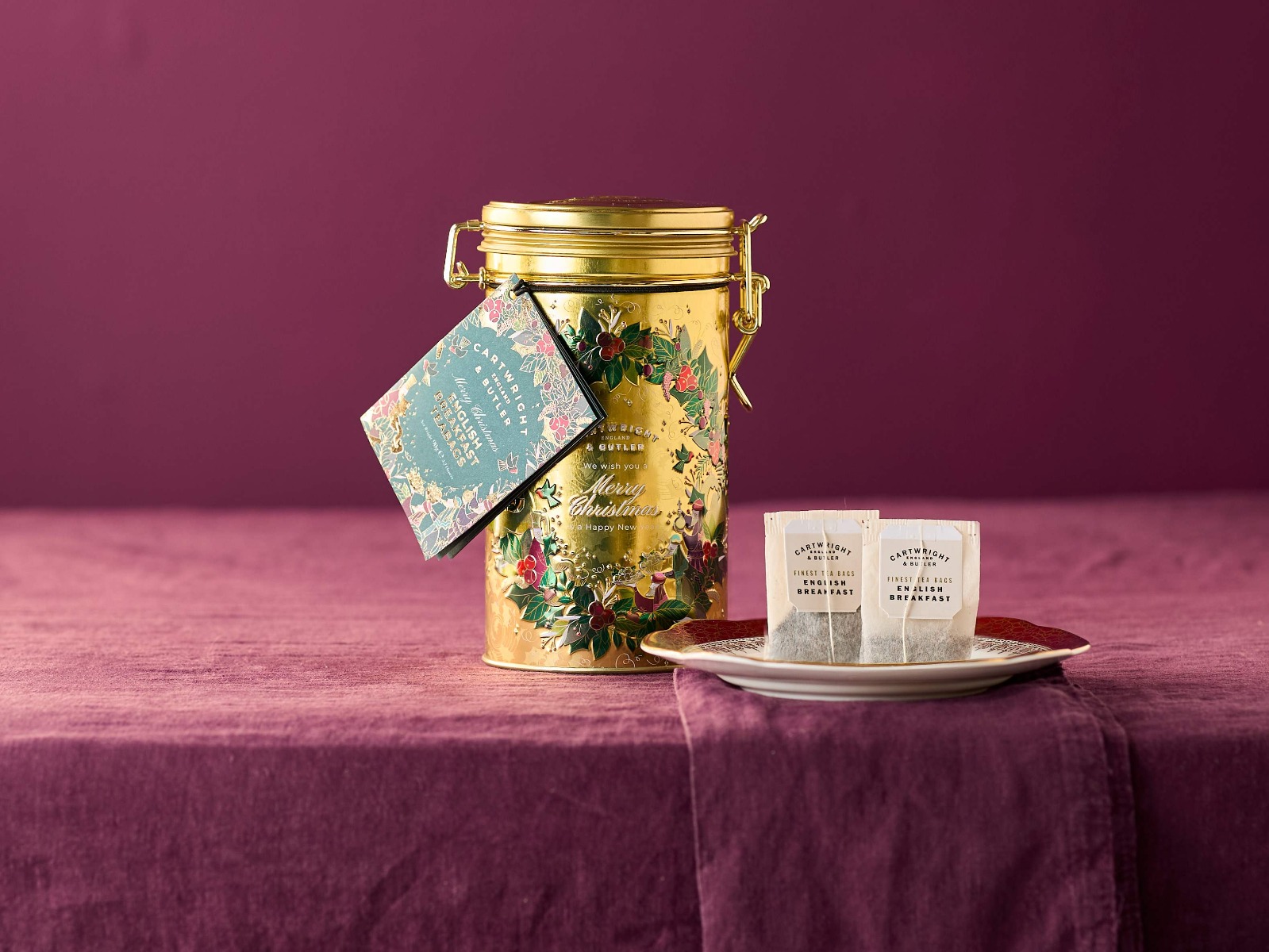 4023 c b 24q3 merry christmas tin with eng tea li 02