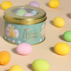 ΜΕΤΑΛΛΙΚΟ ΚΟΥΤΙ ΜΕ ΠΟΛΥΧΡΩΜΑ ΖΑΧΑΡΩΜΕΝΑ ΑΥΓΟΥΛΑΚΙΑ ΜΕ ΣΟΚΟΛΑΤΑ ERNESTO BRUSA 110GR